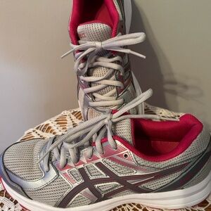 ASICS Women's Gray and Pink Running Shoes 7 Excellent Condition